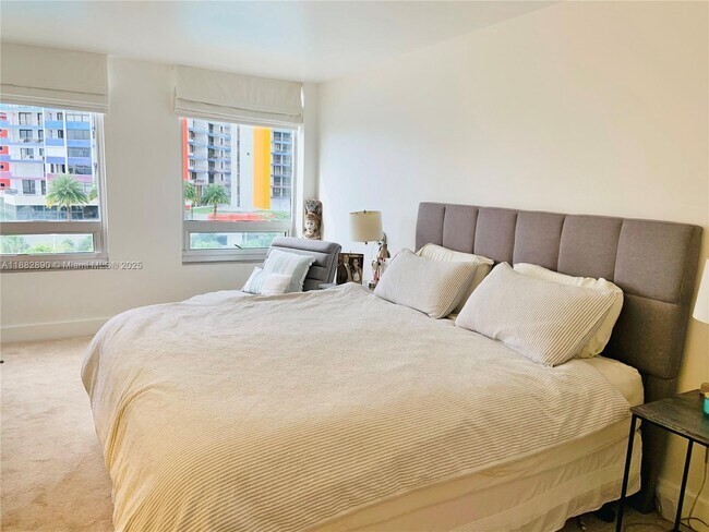 Building Photo - 1541 Brickell Ave