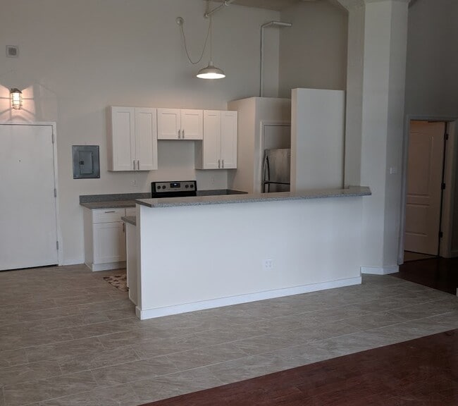 Building Photo - 5850 Centre Ave