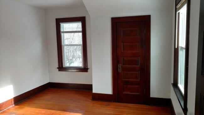 Building Photo - 410 19th Ave N