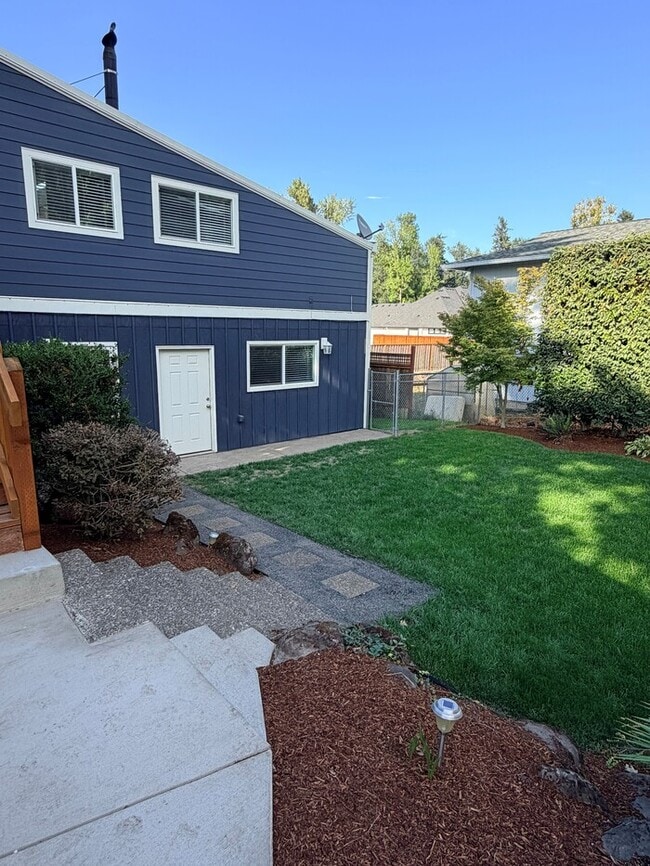 Building Photo - Spacious Home with Office, Studio, Workshop - Endless Possibilities!