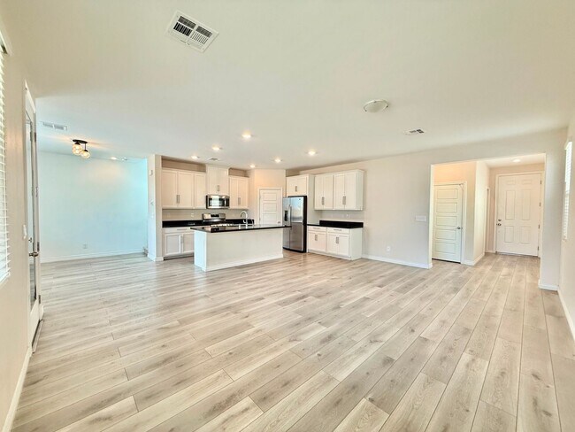 Building Photo - Gorgeous Home waiting for you!
