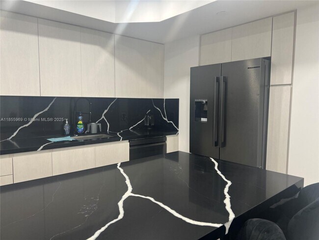 Building Photo - 20191 E Country Club Dr