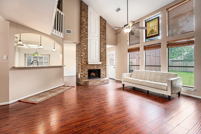 Building Photo - 602 Crestwood Dr