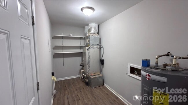 Building Photo - 2900 Edsel Pl