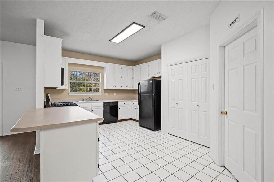 Building Photo - 1263 Smithfield Rd E