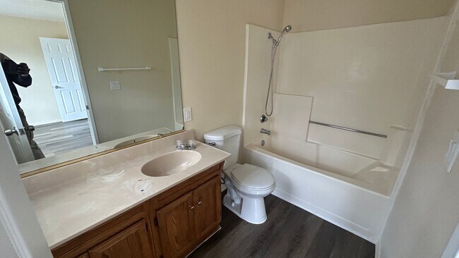 Building Photo - Charming 2-Bedroom Home in Lake Elsinore