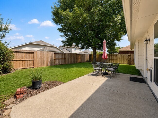 Building Photo - 6114 Menor Crest Dr