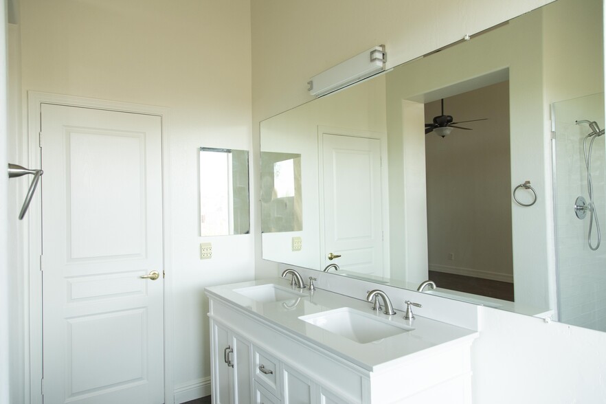 Building Photo - 31030 N 42nd Pl