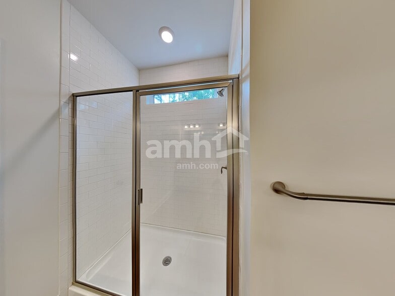 Building Photo - 5155 Smithbriar Dr