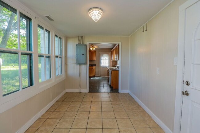 Building Photo - 3963 Oakleys Ln
