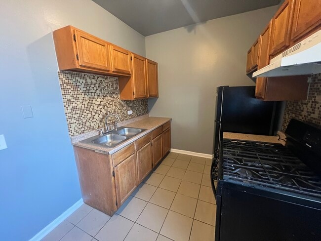 Building Photo - 6908 S Michigan Ave