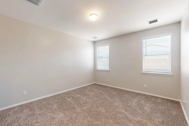 Building Photo - Charming 3 bedroom, 2 bath home in East El...