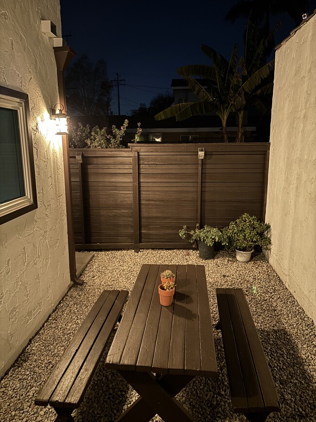 Casita 2-Private patio - 8023 Washington Ave