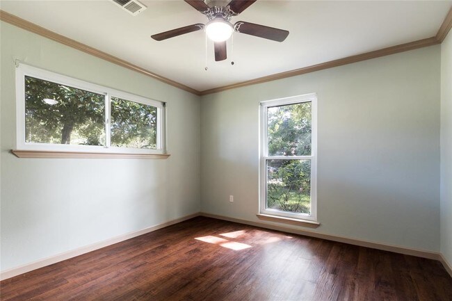 Building Photo - 5402 Sheraton Oaks Dr
