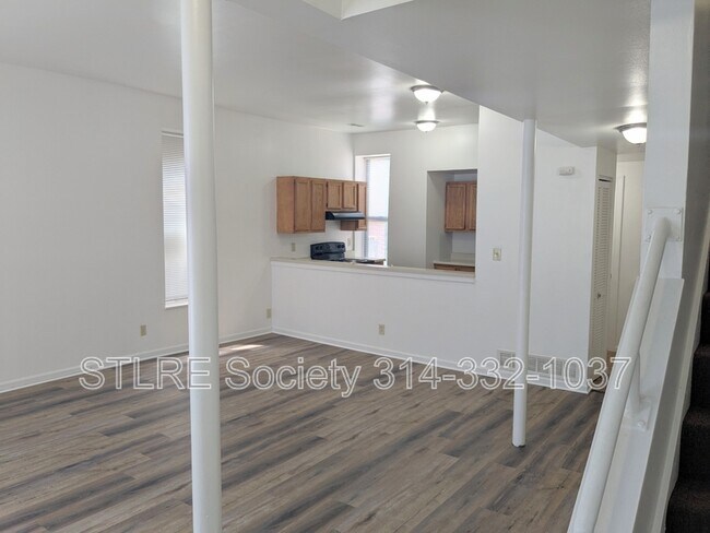 Building Photo - 2707 Russell Blvd