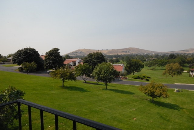 Building Photo - Spacious Townhome with Expansive View and a 2 Car Private Garage