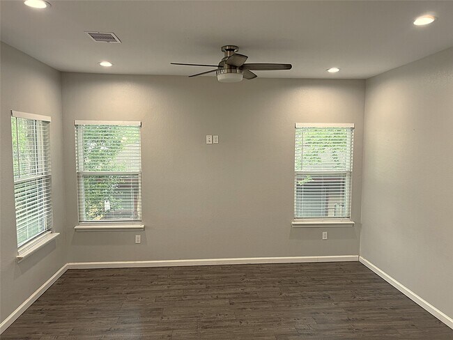 Building Photo - 5779 Belarbor St