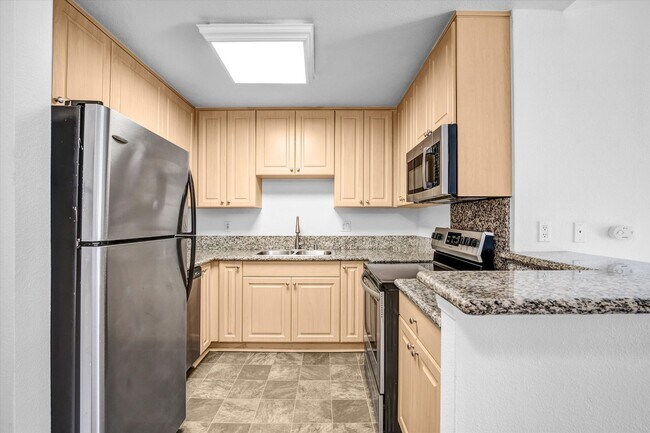 Building Photo - Cozy 1 Bed, 1 Bath Condo in Mira Mesa w/ Off-Street Parking!