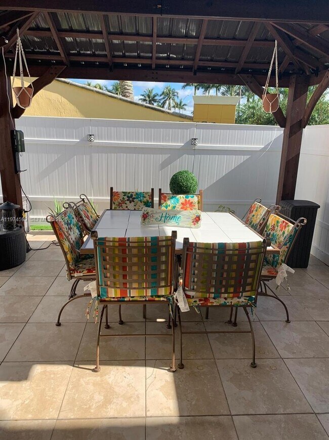 Building Photo - 15029 SW 8th Terrace