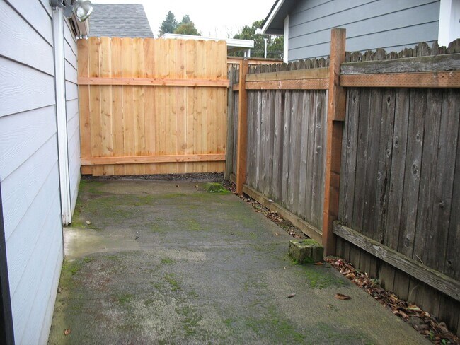 Building Photo - NE Portland updated one bedroom "Jewel"