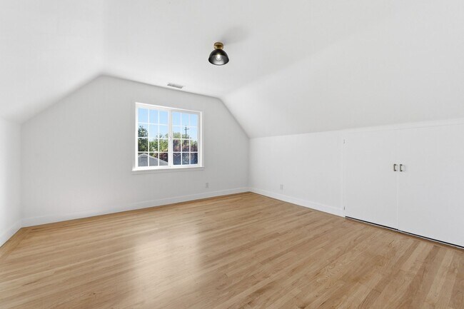 Building Photo - Charming 2 bed, 1.5 bath Alta Heights Home