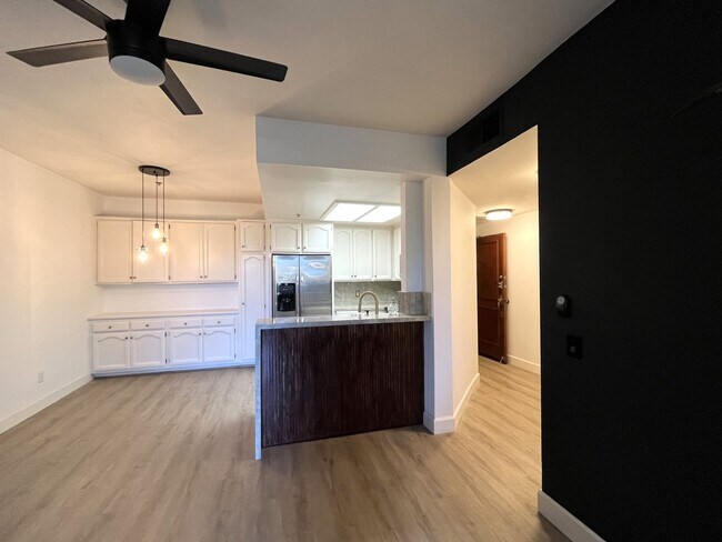 Building Photo - Resort style living - 2 Bd/2Ba 1,112 SqFt Condo