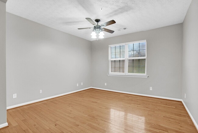 Building Photo - 241 Village Square Dr