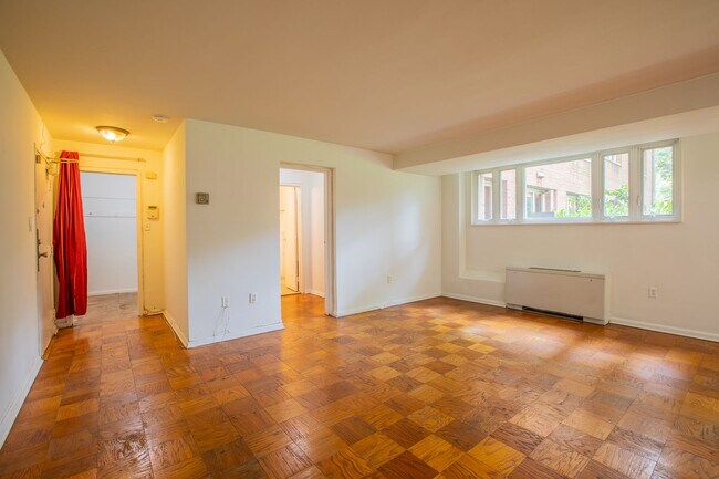 Building Photo - Spacious 1 BR/1BA Condo in Glover Park!