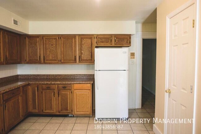 Building Photo - 508 W Clay St