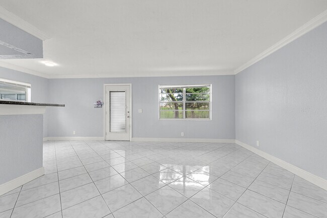 Building Photo - 339 Normandy Ln