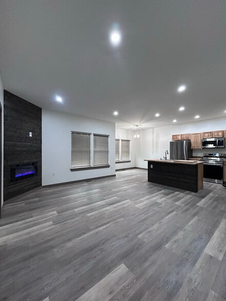 Building Photo - 25 Fools Gold Ln