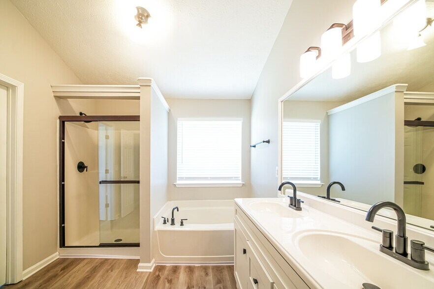 Building Photo - 27 Polo Fields NE