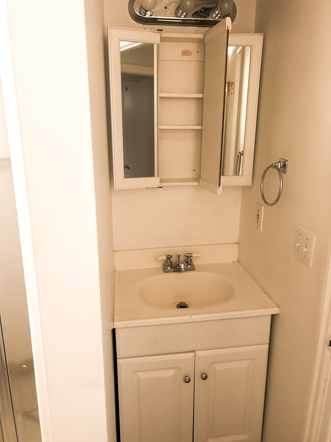 Building Photo - 1721 S Shoshone St