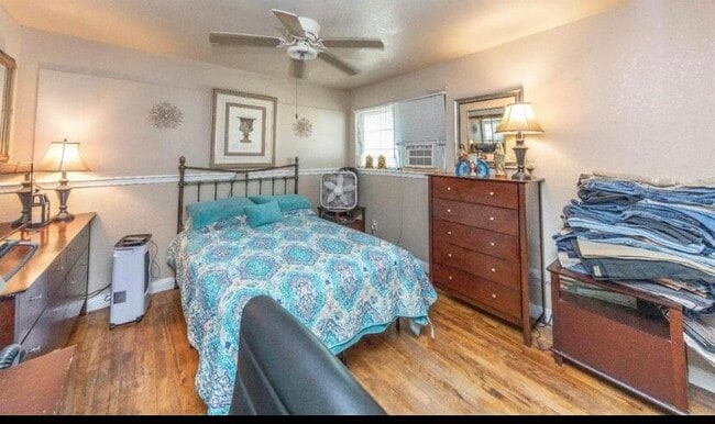 Building Photo - 3306 1st Pl