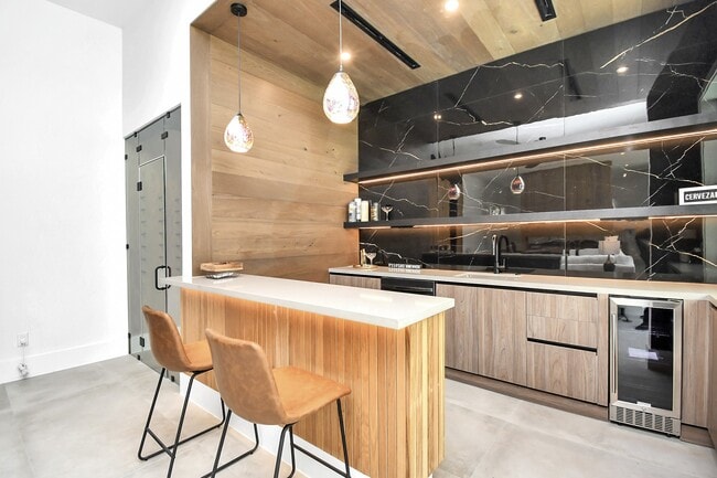 Building Photo - 5414 John Dreaper Dr