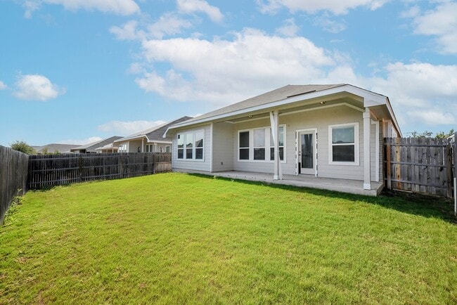 Building Photo - Move-In Special! Enjoy 2 Weeks Free Rent o...