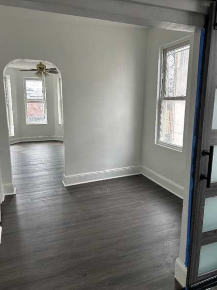 Building Photo - 531 Ashford St