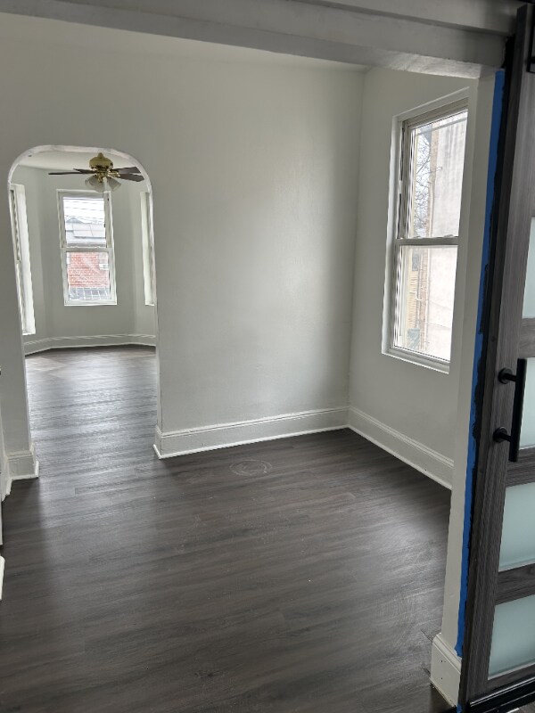 Building Photo - 531 Ashford St