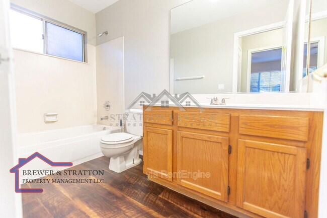 Building Photo - 1431 E Encinas Ave