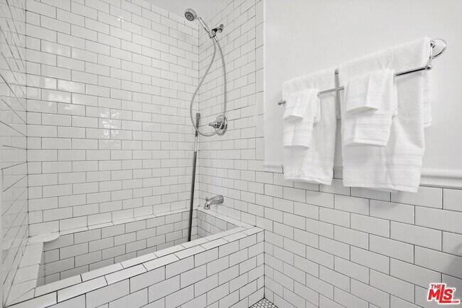 Building Photo - 23057 Sylvan St