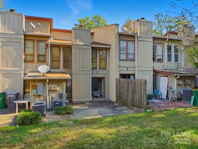 Building Photo - 7925 Charter Oak Ln