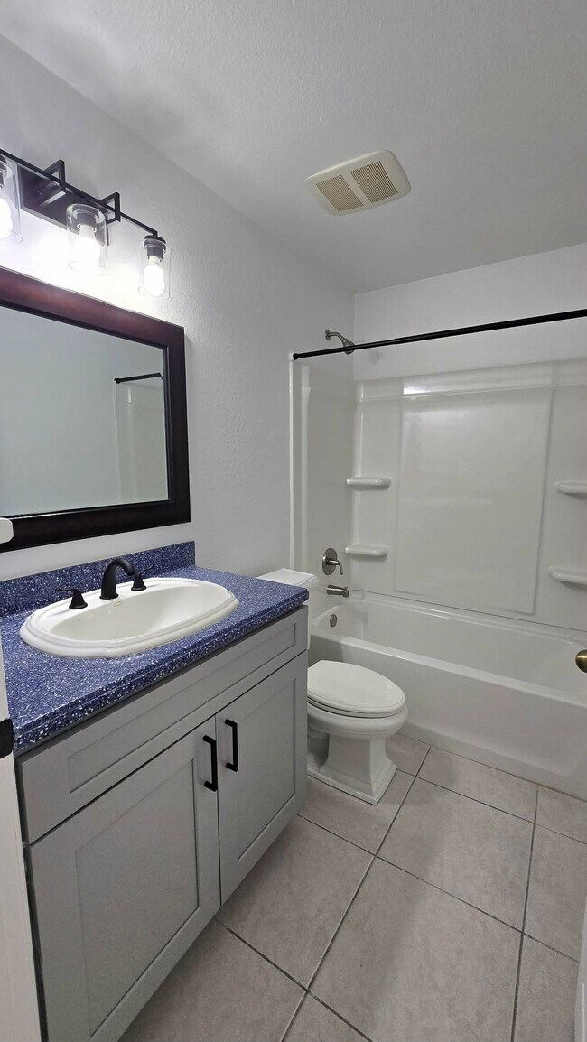 Building Photo - 2341 Palm Creek Ave