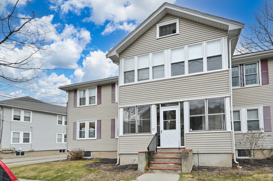 Building Photo - 37 Everett St