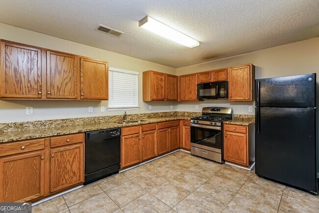 Building Photo - 415 Pinevale Ct