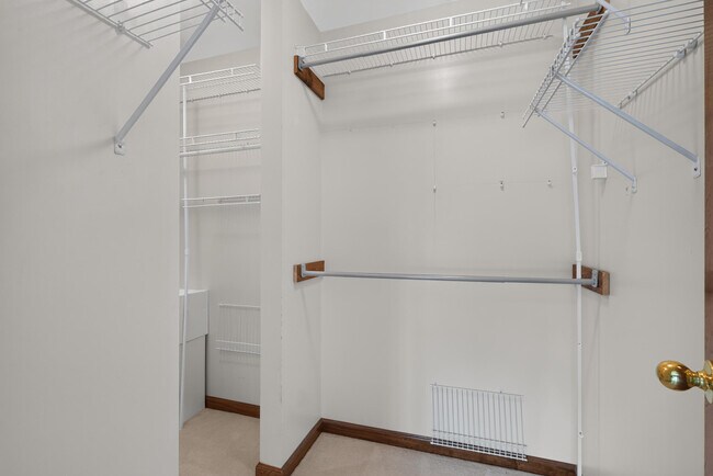 Building Photo - 133 Foxtail Dr
