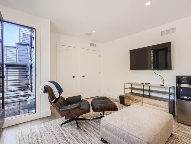 Building Photo - Evolve Real Estate: Gorgeous Rowhome with ROOFTOP DECK blocks from DU Available July 5!