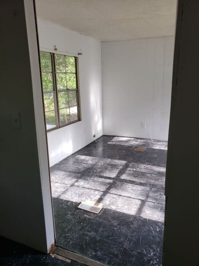 Building Photo - Available Now! Rent this affordable 2 bedroom home in Aiken! Apply now!