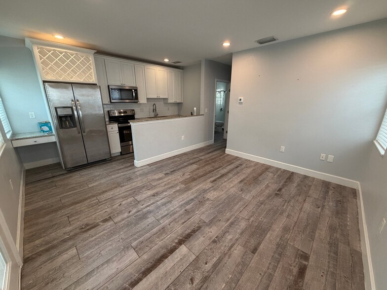 Building Photo - 522 Holt Ave