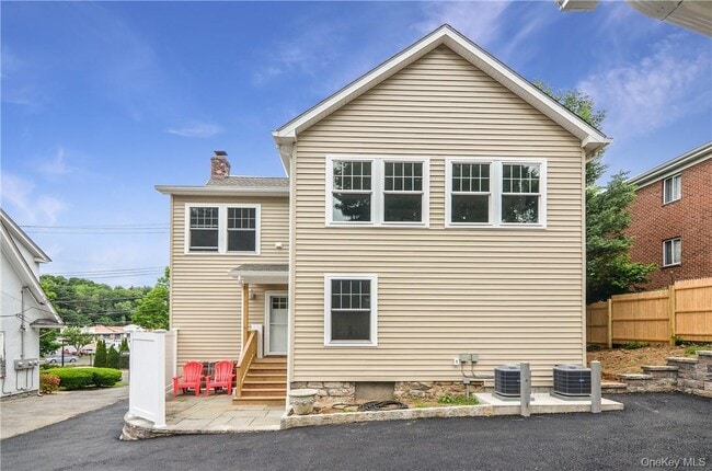 Building Photo - 304 Battle Ave