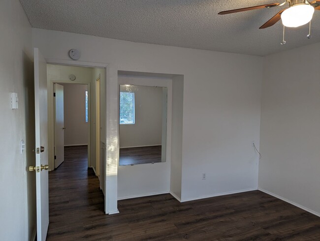 Building Photo - End unit 2 bedroom - Small Pets OK